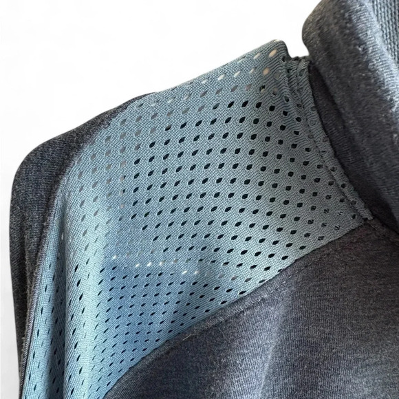 Under Armour Women's Featherweight Fleece Funnel Neck size Medium - Picture 7 of 7